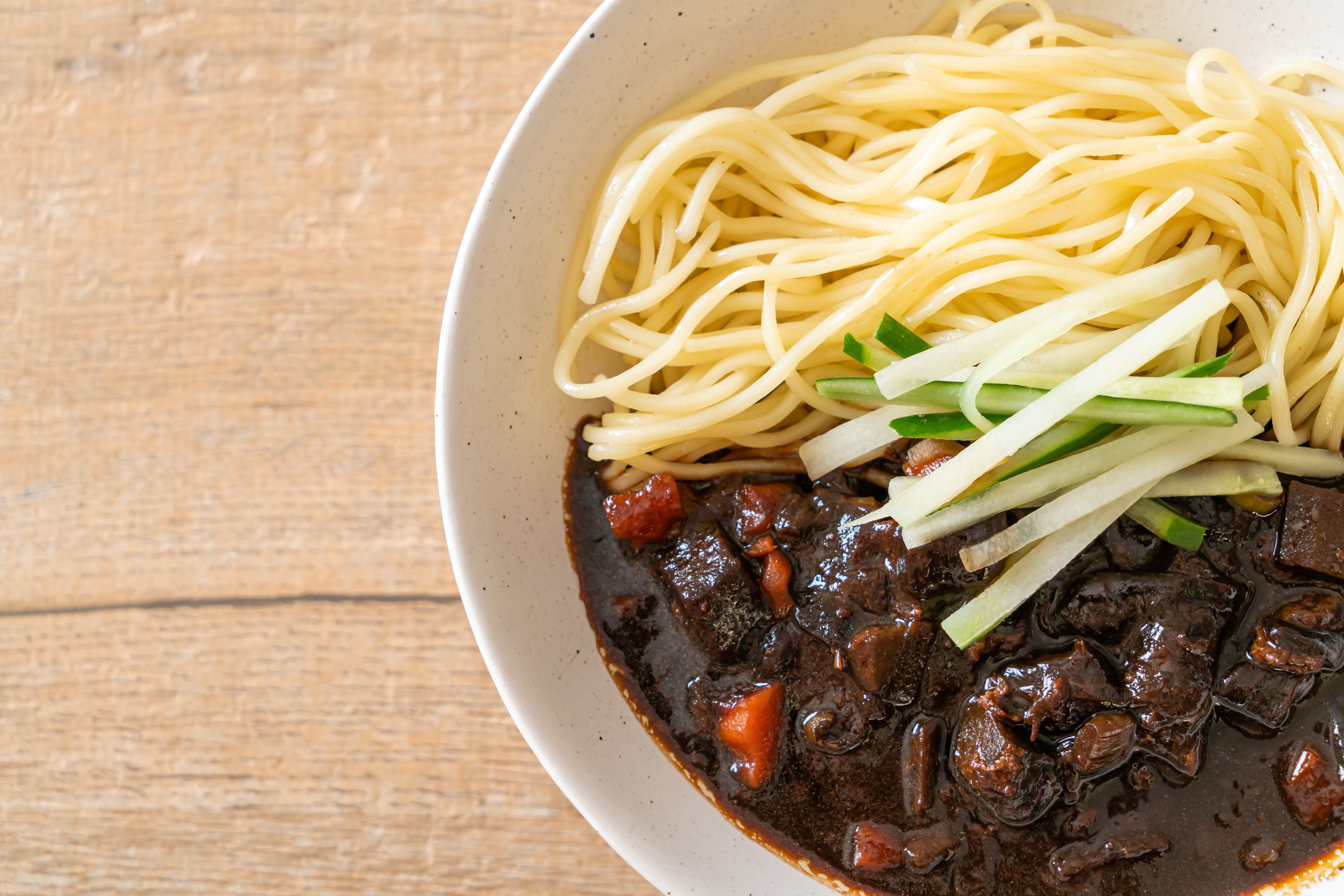 Jjajangmyeon koreanisches Nudelgericht